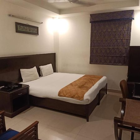 Hotel Clark Heights Nowe Delhi Zewnętrze zdjęcie