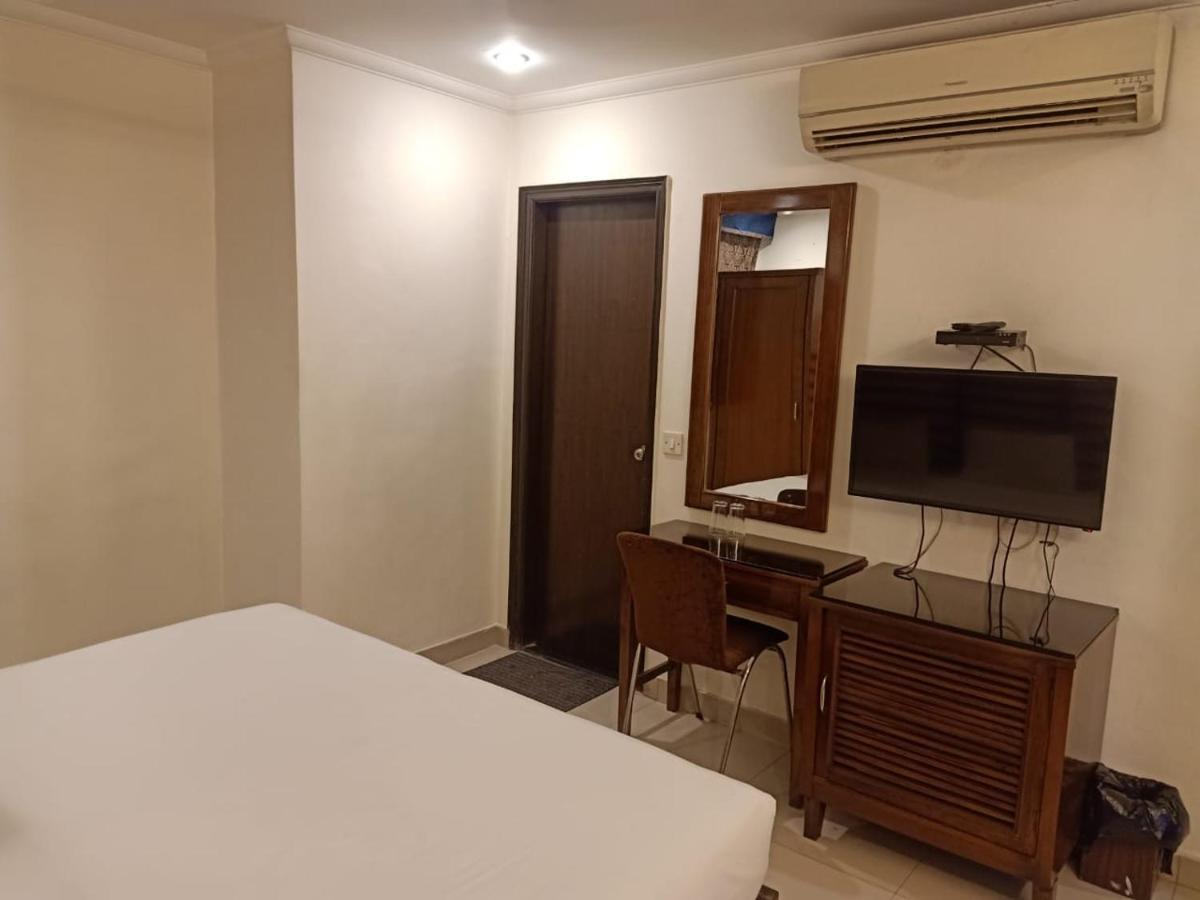 Hotel Clark Heights Nowe Delhi Zewnętrze zdjęcie