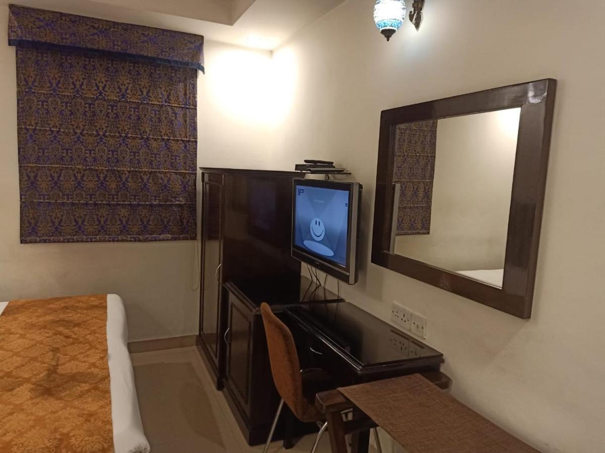 Hotel Clark Heights Nowe Delhi Zewnętrze zdjęcie