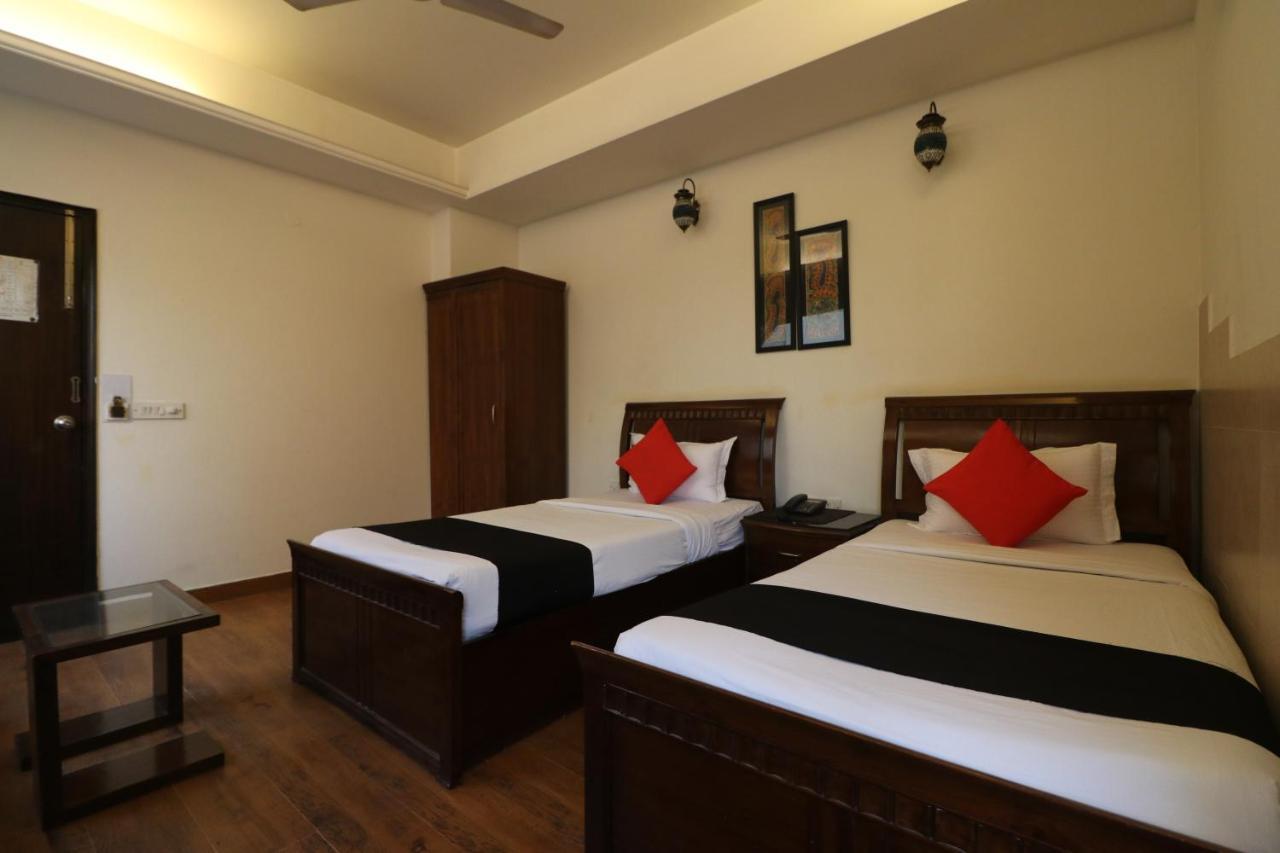 Hotel Clark Heights Nowe Delhi Zewnętrze zdjęcie