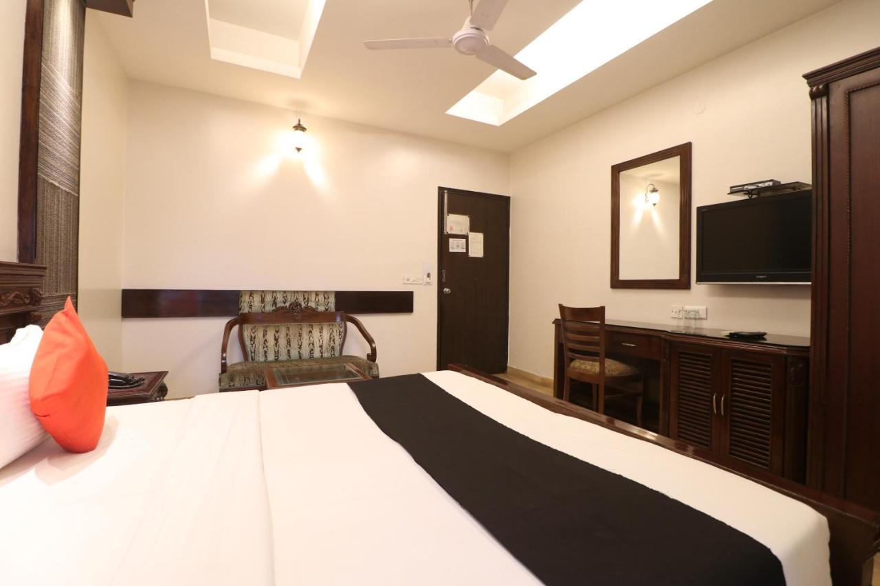 Hotel Clark Heights Nowe Delhi Zewnętrze zdjęcie