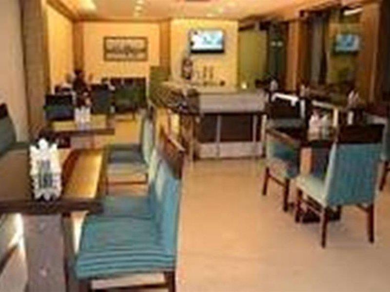 Hotel Clark Heights Nowe Delhi Zewnętrze zdjęcie