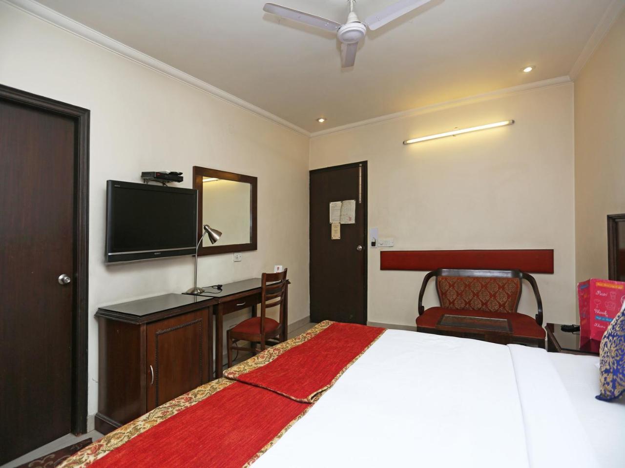 Hotel Clark Heights Nowe Delhi Zewnętrze zdjęcie