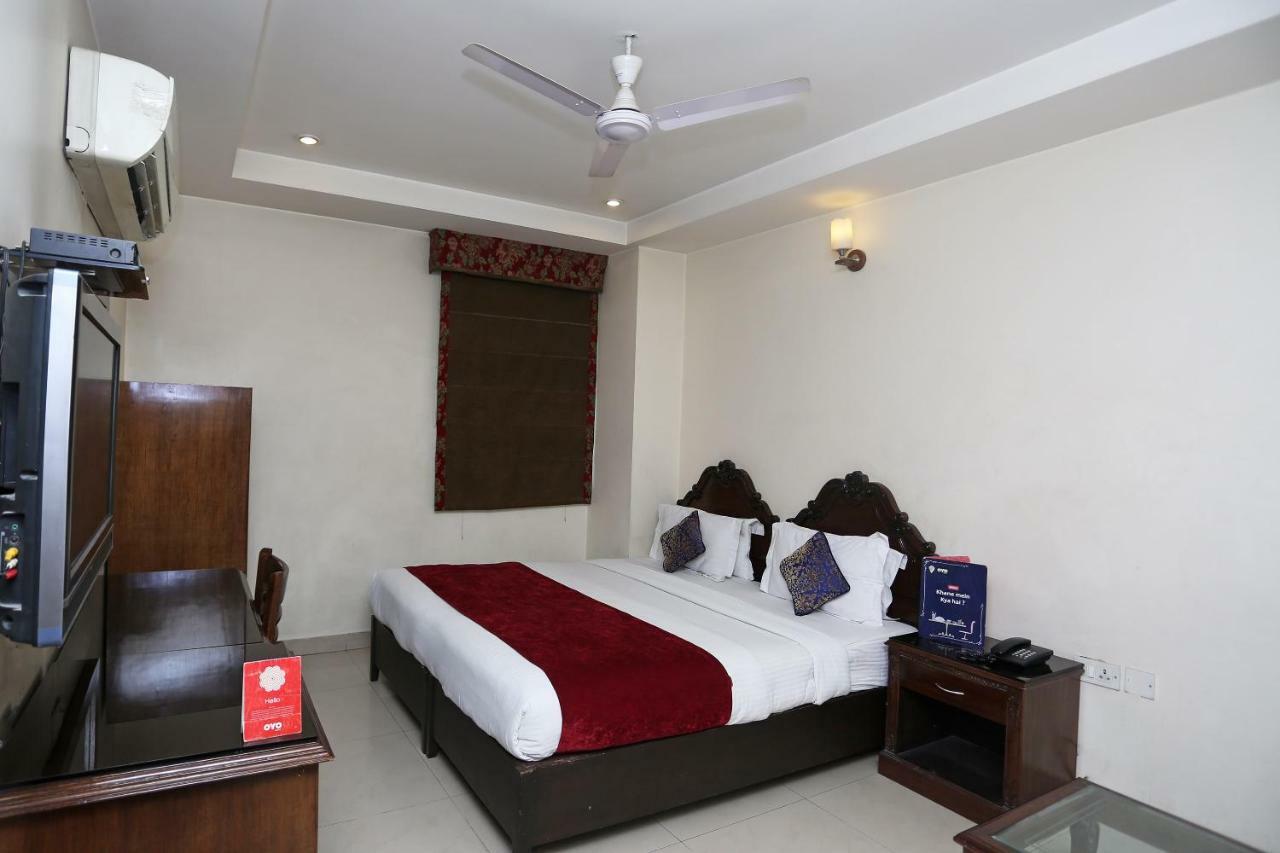 Hotel Clark Heights Nowe Delhi Zewnętrze zdjęcie