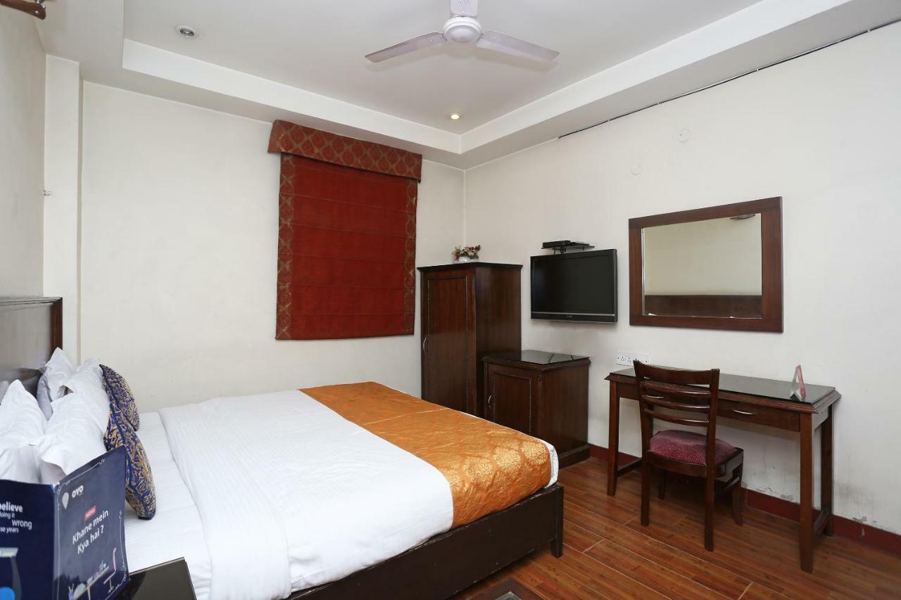 Hotel Clark Heights Nowe Delhi Zewnętrze zdjęcie