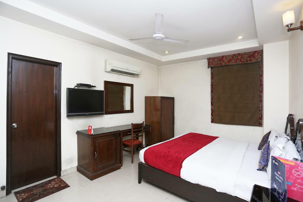 Hotel Clark Heights Nowe Delhi Zewnętrze zdjęcie